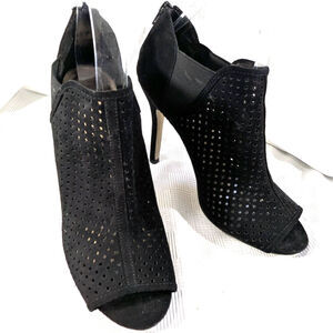 MADDEN GIRL! BLACK VEGAN SUEDE LEATHER PERFORATED DETAIL STILETTO HEELS! SZ 7.5M